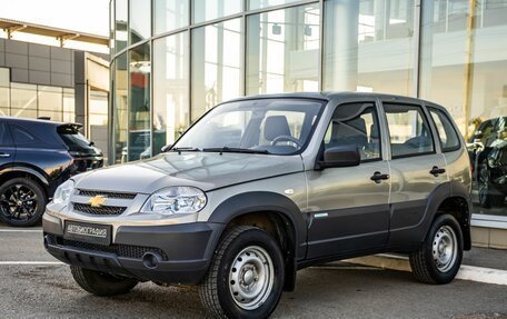 Chevrolet Niva I рестайлинг, 2015 год, 748 000 рублей, 3 фотография