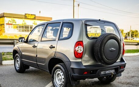 Chevrolet Niva I рестайлинг, 2015 год, 748 000 рублей, 5 фотография