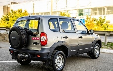 Chevrolet Niva I рестайлинг, 2015 год, 748 000 рублей, 7 фотография