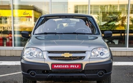 Chevrolet Niva I рестайлинг, 2015 год, 748 000 рублей, 2 фотография