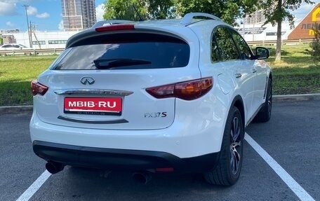 Infiniti FX II, 2011 год, 1 800 000 рублей, 3 фотография