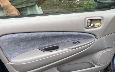 Toyota Prius IV XW50, 1998 год, 215 000 рублей, 4 фотография