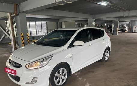 Hyundai Solaris II рестайлинг, 2013 год, 880 000 рублей, 3 фотография