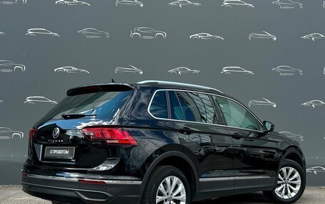 Volkswagen Tiguan II, 2021 год, 2 497 300 рублей, 2 фотография