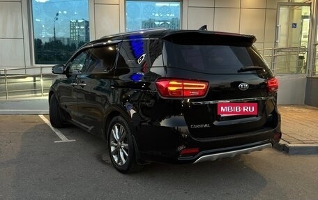 KIA Carnival III, 2019 год, 2 620 000 рублей, 5 фотография