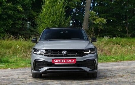 Volkswagen Tiguan II, 2021 год, 3 800 000 рублей, 6 фотография