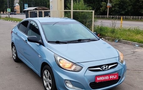Hyundai Solaris II рестайлинг, 2013 год, 595 000 рублей, 2 фотография