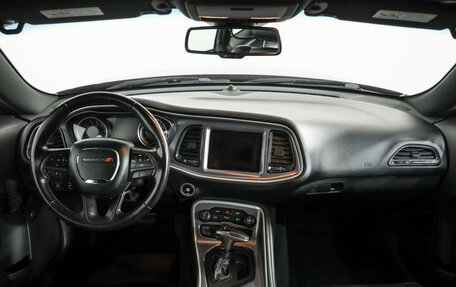 Dodge Challenger III рестайлинг 2, 2019 год, 3 028 509 рублей, 13 фотография