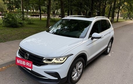 Volkswagen Tiguan II, 2021 год, 3 350 000 рублей, 2 фотография