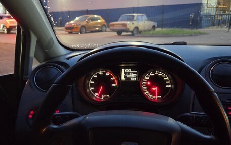 SEAT Ibiza IV рестайлинг 2, 2013 год, 500 000 рублей, 11 фотография