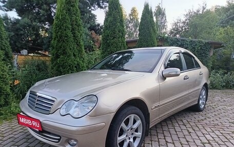 Mercedes-Benz C-Класс, 2005 год, 1 100 000 рублей, 3 фотография