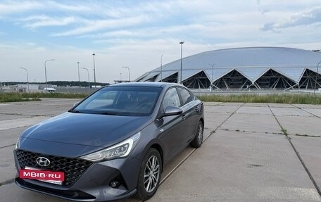 Hyundai Solaris II рестайлинг, 2021 год, 1 852 000 рублей, 3 фотография
