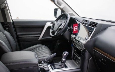 Toyota Land Cruiser Prado 150 рестайлинг 2, 2021 год, 6 430 000 рублей, 10 фотография