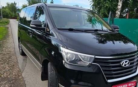 Hyundai H-1 II рестайлинг, 2018 год, 2 500 000 рублей, 2 фотография