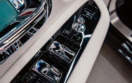 Rolls-Royce Cullinan, 2026 год, 75 000 000 рублей, 16 фотография