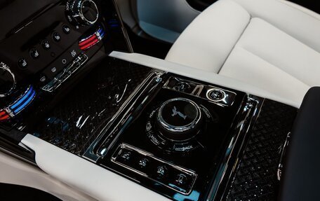 Rolls-Royce Cullinan, 2026 год, 75 000 000 рублей, 23 фотография