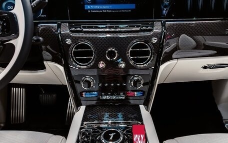 Rolls-Royce Cullinan, 2026 год, 75 000 000 рублей, 22 фотография