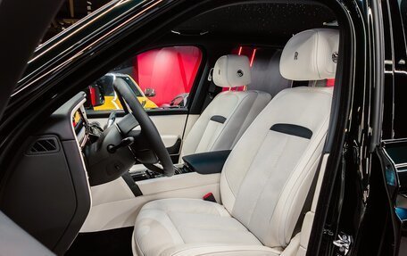 Rolls-Royce Cullinan, 2026 год, 75 000 000 рублей, 24 фотография