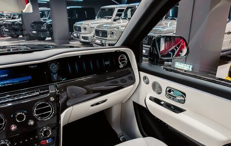 Rolls-Royce Cullinan, 2026 год, 75 000 000 рублей, 26 фотография