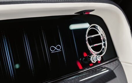Rolls-Royce Cullinan, 2026 год, 75 000 000 рублей, 28 фотография