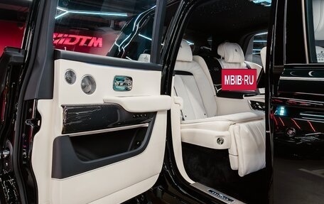 Rolls-Royce Cullinan, 2026 год, 75 000 000 рублей, 32 фотография