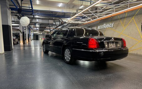 Lincoln Town Car III рестайлинг, 2003 год, 1 600 000 рублей, 4 фотография