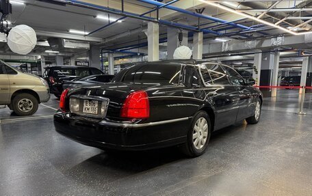 Lincoln Town Car III рестайлинг, 2003 год, 1 600 000 рублей, 5 фотография