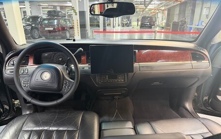 Lincoln Town Car III рестайлинг, 2003 год, 1 600 000 рублей, 11 фотография