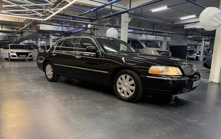 Lincoln Town Car III рестайлинг, 2003 год, 1 600 000 рублей, 2 фотография