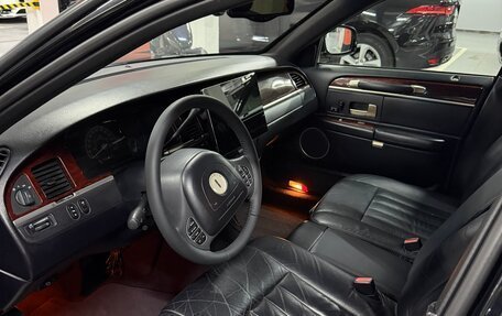 Lincoln Town Car III рестайлинг, 2003 год, 1 600 000 рублей, 9 фотография