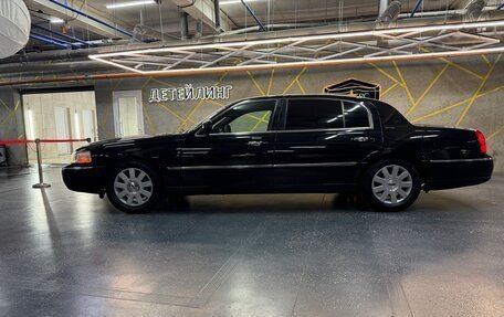 Lincoln Town Car III рестайлинг, 2003 год, 1 600 000 рублей, 3 фотография
