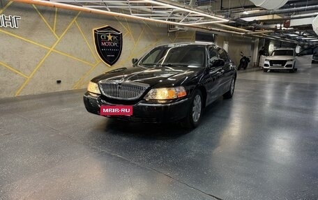 Lincoln Town Car III рестайлинг, 2003 год, 1 600 000 рублей, 1 фотография