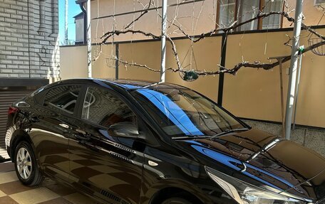 Hyundai Solaris II рестайлинг, 2017 год, 1 100 000 рублей, 2 фотография