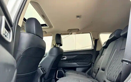 Mitsubishi Outlander III рестайлинг 3, 2021 год, 1 929 099 рублей, 15 фотография