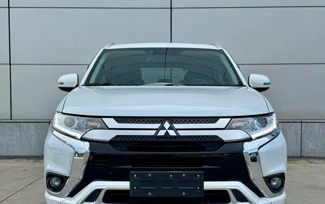 Mitsubishi Outlander III рестайлинг 3, 2021 год, 1 929 099 рублей, 2 фотография