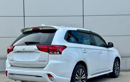 Mitsubishi Outlander III рестайлинг 3, 2021 год, 1 929 099 рублей, 6 фотография