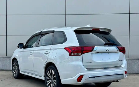Mitsubishi Outlander III рестайлинг 3, 2021 год, 1 929 099 рублей, 5 фотография