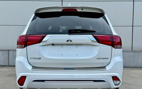 Mitsubishi Outlander III рестайлинг 3, 2021 год, 1 929 099 рублей, 4 фотография
