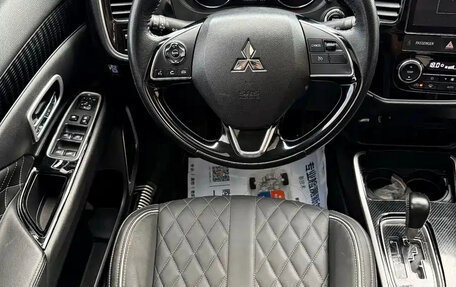 Mitsubishi Outlander III рестайлинг 3, 2021 год, 1 929 099 рублей, 8 фотография