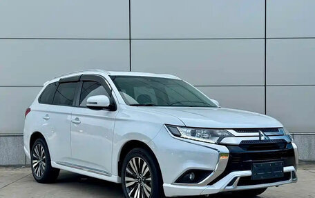 Mitsubishi Outlander III рестайлинг 3, 2021 год, 1 929 099 рублей, 3 фотография