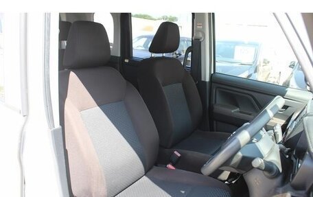 Toyota Roomy I, 2023 год, 729 099 рублей, 18 фотография