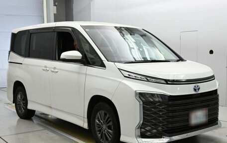 Toyota Voxy, 2025 год, 3 800 000 рублей, 3 фотография