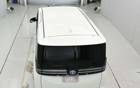 Toyota Voxy, 2025 год, 3 800 000 рублей, 5 фотография