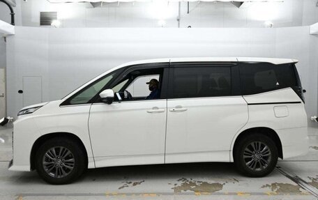 Toyota Voxy, 2025 год, 3 800 000 рублей, 7 фотография