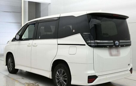 Toyota Voxy, 2025 год, 3 800 000 рублей, 4 фотография