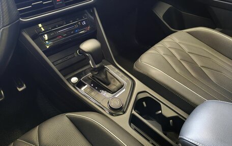 Volkswagen Tiguan II, 2023 год, 4 100 000 рублей, 10 фотография