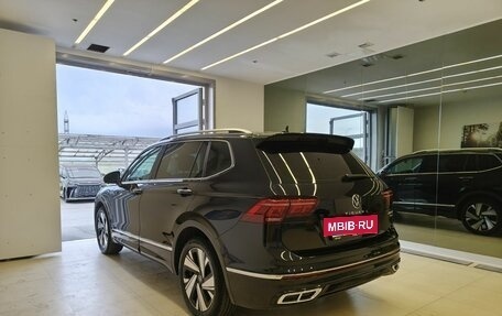 Volkswagen Tiguan II, 2023 год, 4 100 000 рублей, 6 фотография