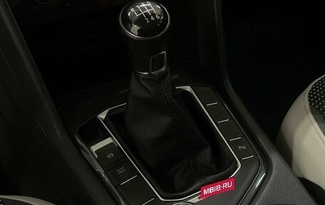 Volkswagen Tiguan II, 2019 год, 2 599 000 рублей, 17 фотография