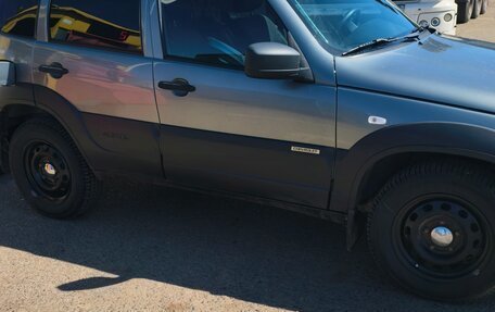 Chevrolet Niva I рестайлинг, 2017 год, 680 000 рублей, 4 фотография