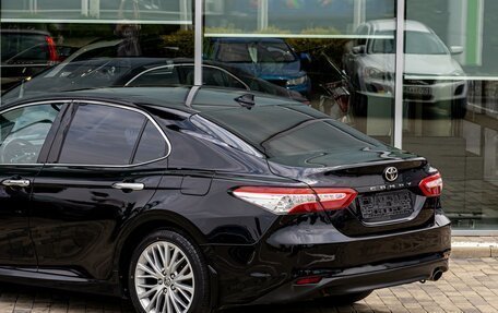 Toyota Camry, 2018 год, 2 595 000 рублей, 10 фотография
